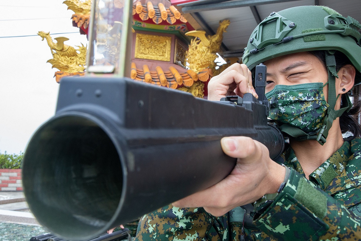 教召新制上路第２天課程安排召員於各連駐地進行各項編制武器專長複訓。 圖：軍聞社/提供