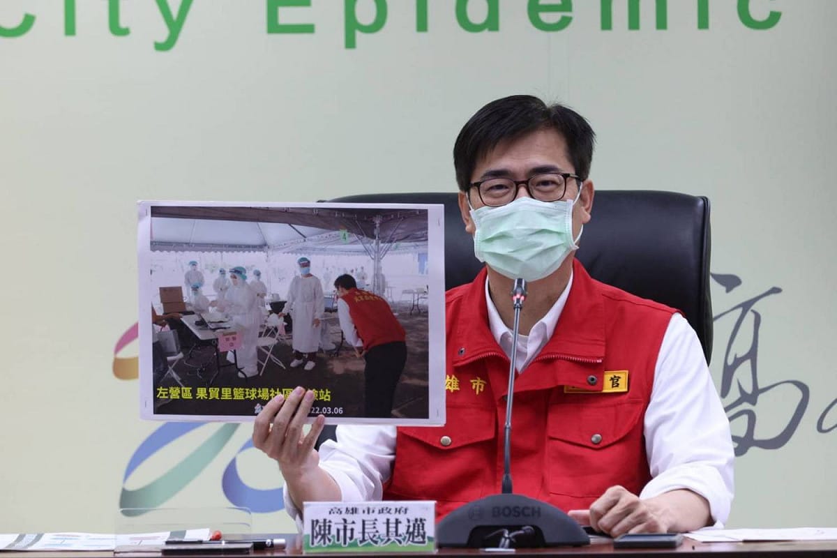 陳其邁表示昨天和今天確診個案應有共同感染源。 圖：高雄市政府提供