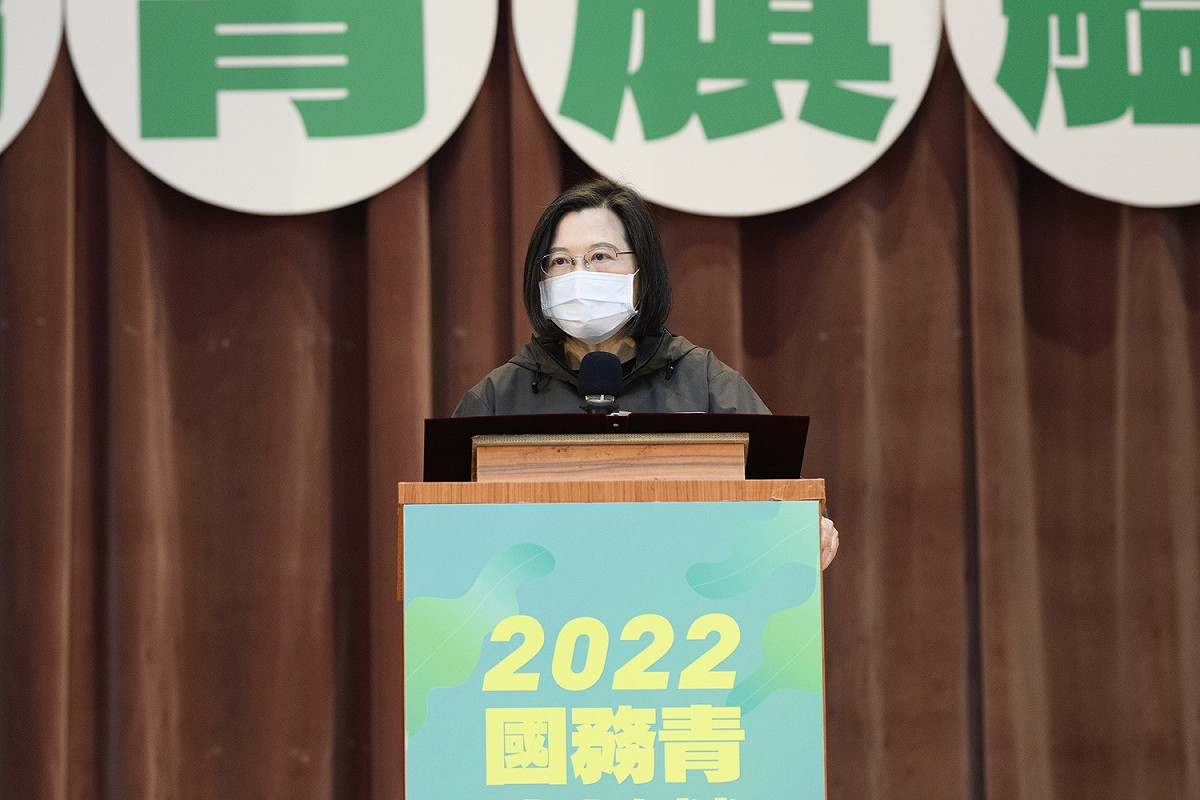 黨主席蔡英文勉勵學員繼續「打磨」，越磨，就會越亮眼。 圖：民進黨／提供