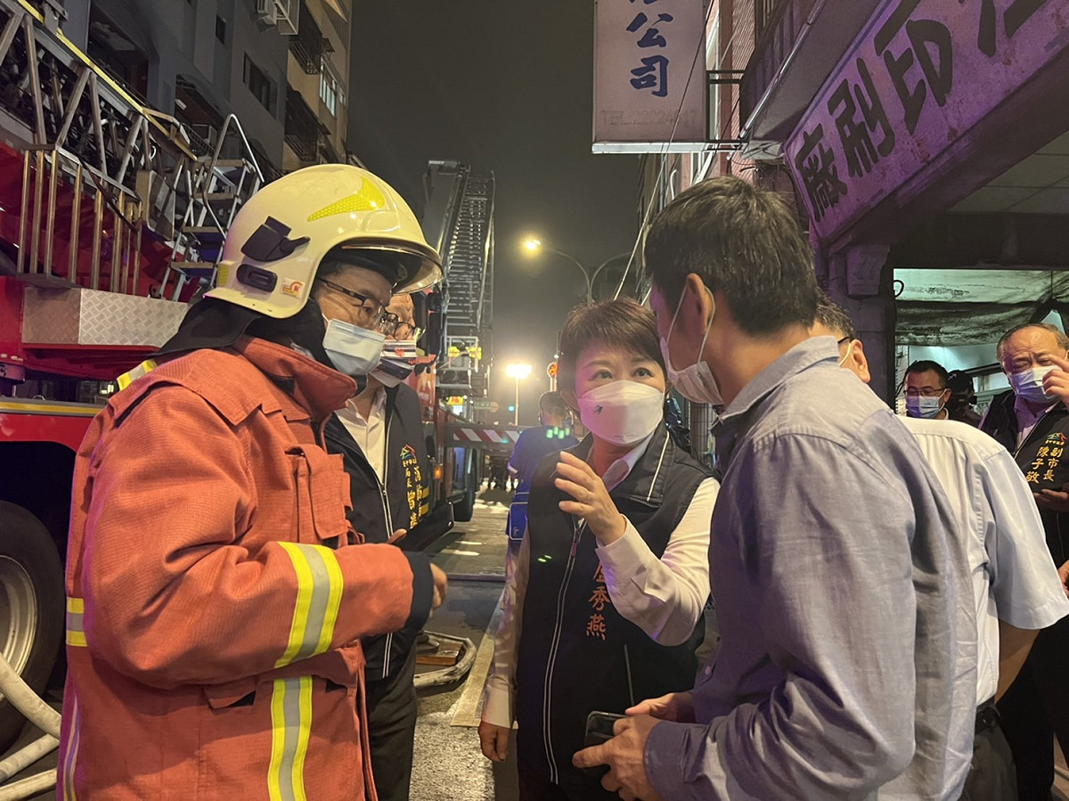 台中市長盧秀燕到現場了解搶救情形。 台中市政府/提供
