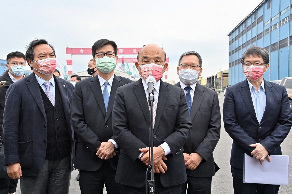 行政院長蘇貞昌7日出席在高雄市舉辦的海關巡緝艇汰舊換新計畫首艘艇下水典禮 圖：行政院提供