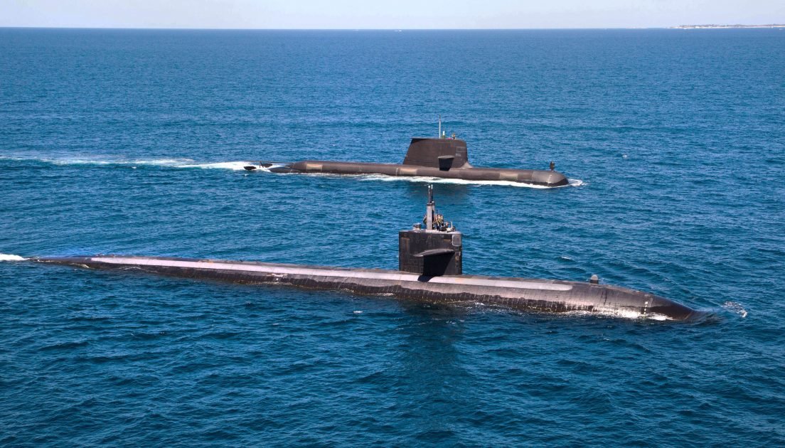 美澳潛艦2015年在澳洲西部海域共同演習。 圖：翻攝Royal Navy官網