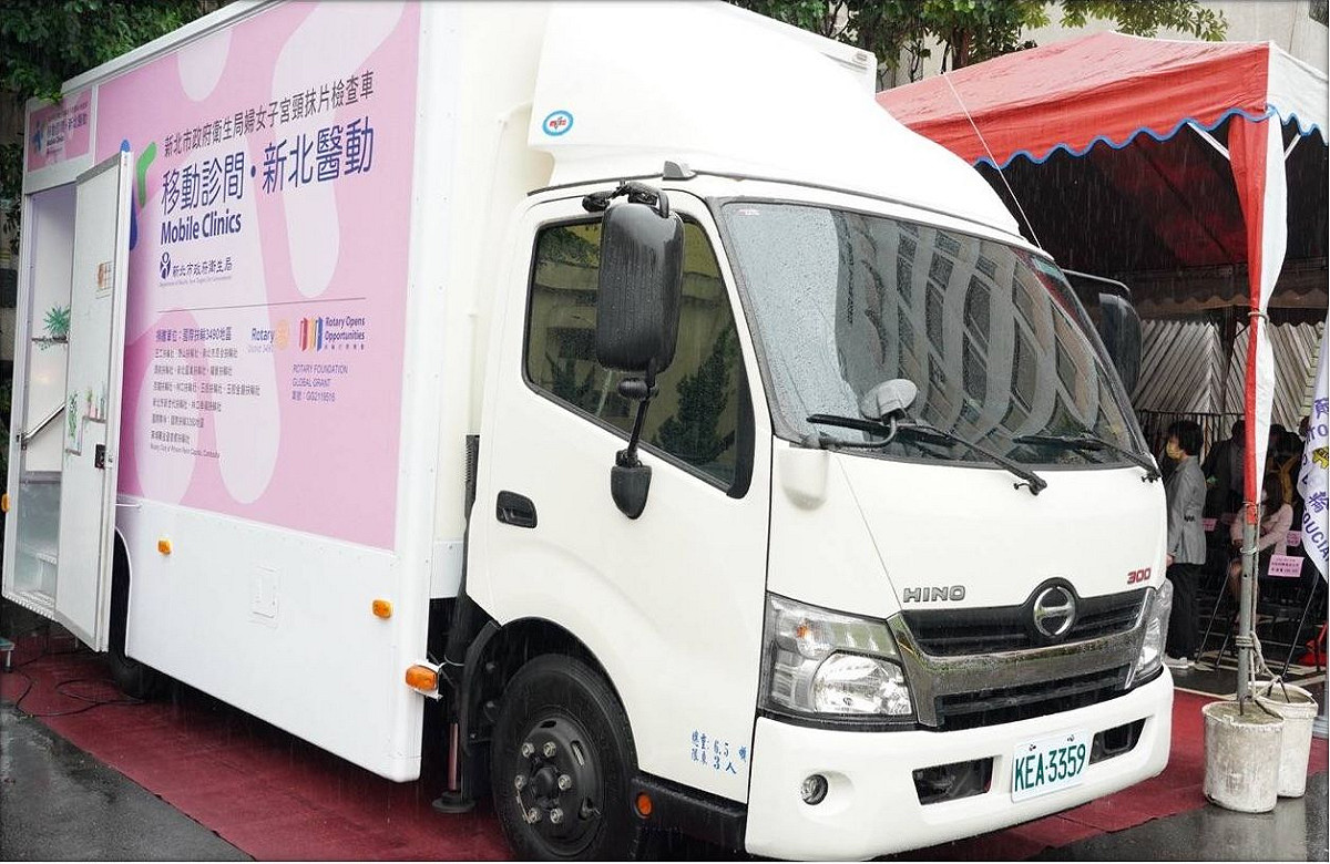 新北市衛生局有行動車可為婦女進行子宮頸癌抹片檢查。 圖：新北市衛生局提供