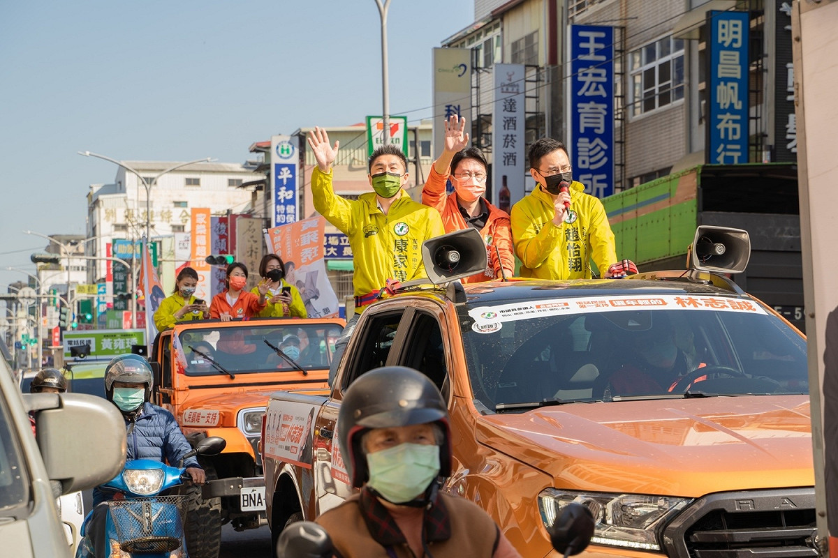「台北好政連線」南下為「高雄正能量」拉抬人氣。 圖：趙天麟服務處提供
