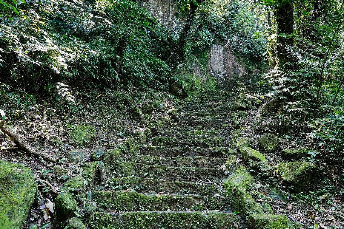 淡蘭古道北路必訪的金字碑是時任台灣總兵劉明燈提字。 圖：新北市觀旅局提供