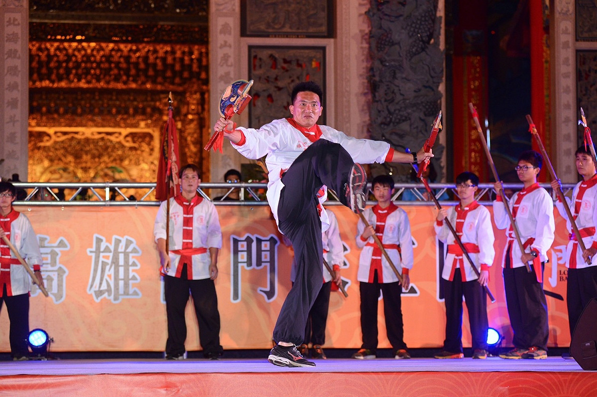 傳統、創意宋江陣今年同台展演。 圖：高雄市觀光局提供
