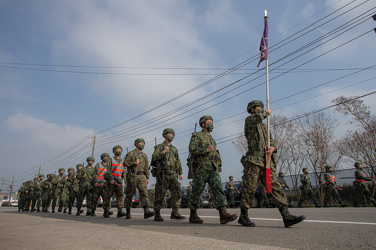 透過行軍訓練，以循序漸進的方式，逐步強化召員體能。 圖：軍聞社提供