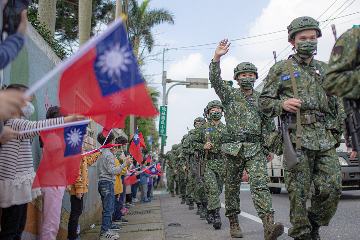 頂社國小同學為官兵加油打氣。 圖：軍聞社提供