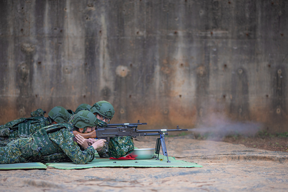 陸軍步兵206旅新制教召10日下午實施實彈射擊。 圖：軍聞社提供