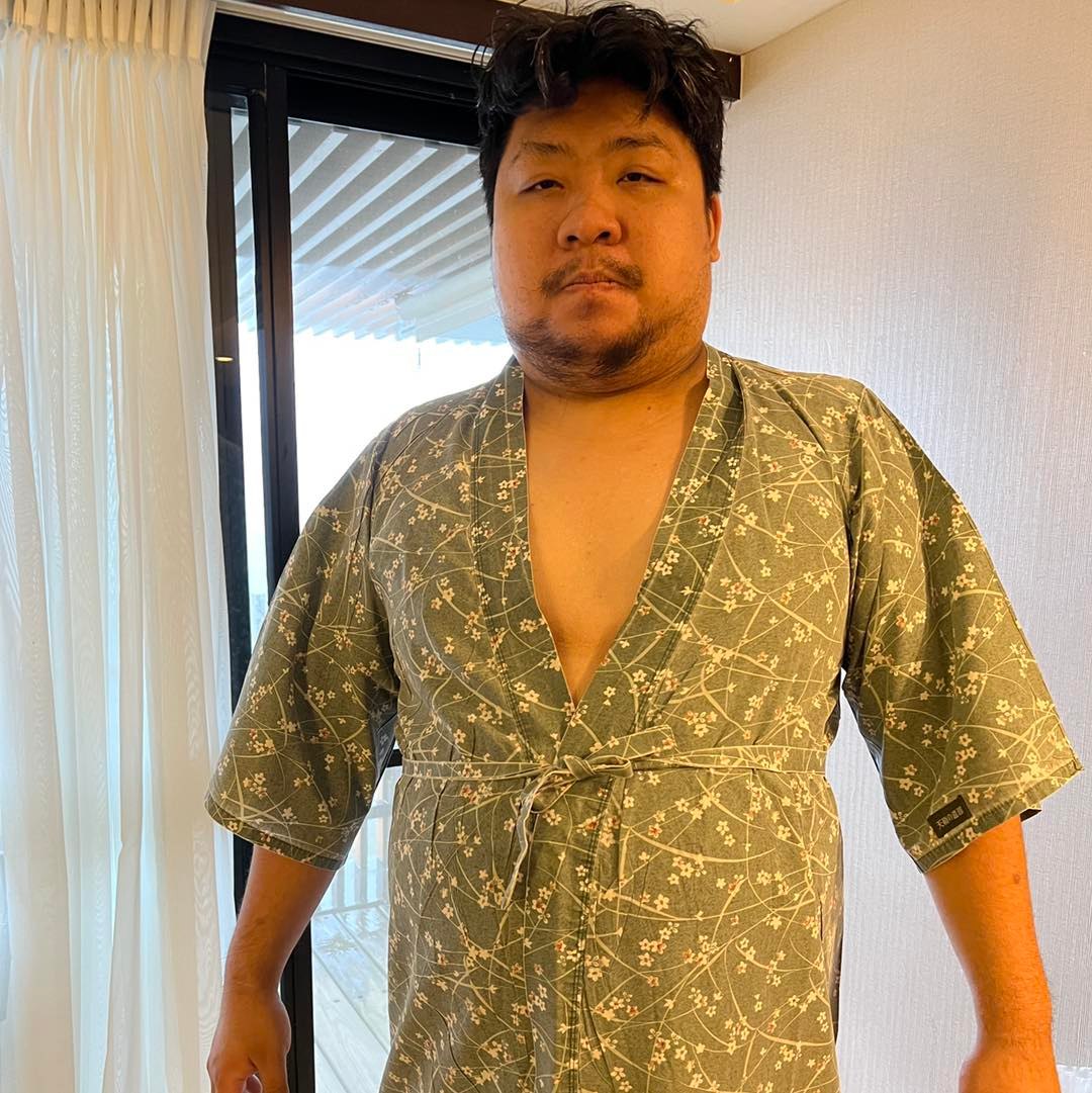 統神提到自己的工商費從往日一部片10萬起跳，到現在「3萬有沒有人要接都不知道」。 圖：翻攝自統神臉書