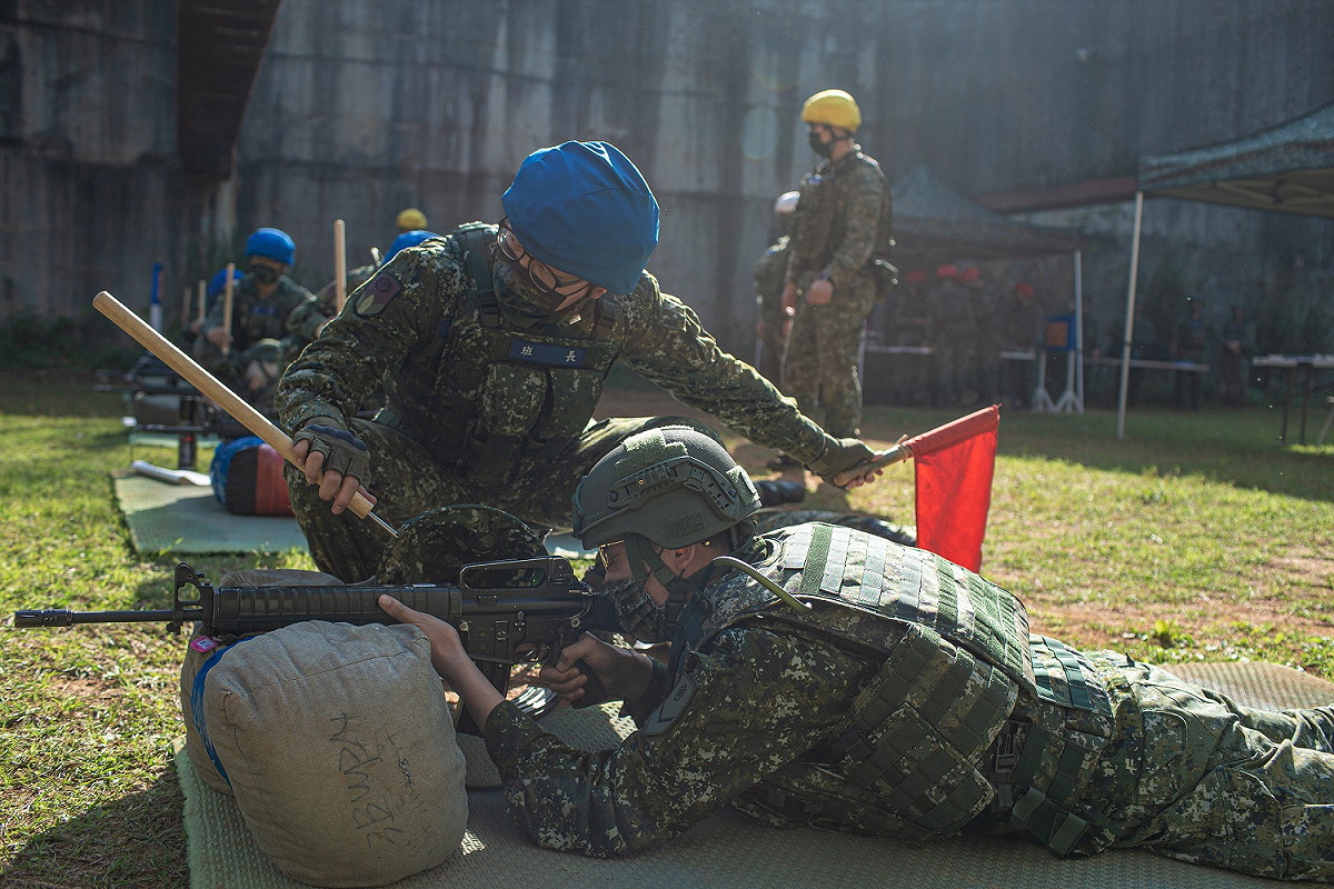 陸軍步兵206旅新制教召11日實施實彈射擊。 圖：軍聞社提供