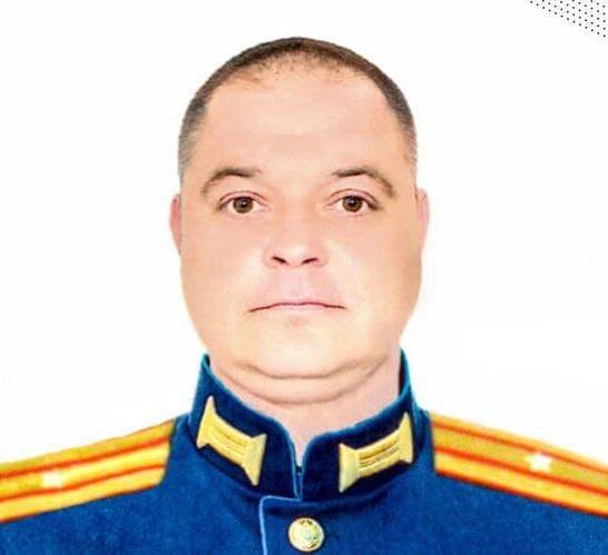 俄羅斯39歲近衛軍特戰部隊少校指揮官列昂諾夫證實陣亡，其告別式也在10日舉行。 圖：翻攝推特