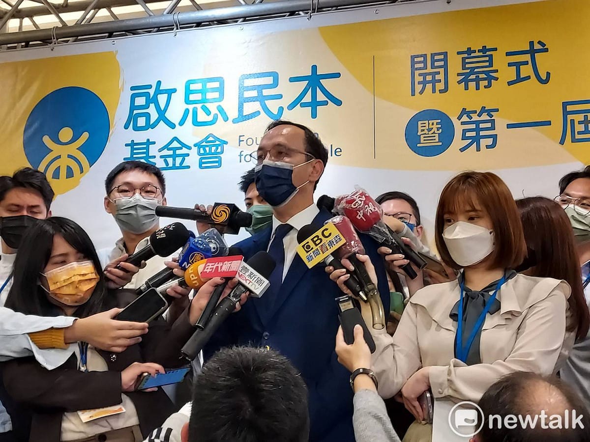 朱立倫今（12）天上午出席啟思民本基金會，會前接受媒體訪問。 圖：陳佩君／攝