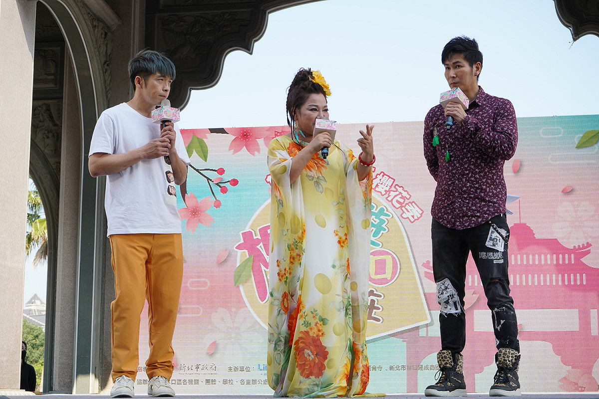 綜藝天后白冰冰(中)率眾多知名藝人帶來精彩表演。 圖：林口區公所提供