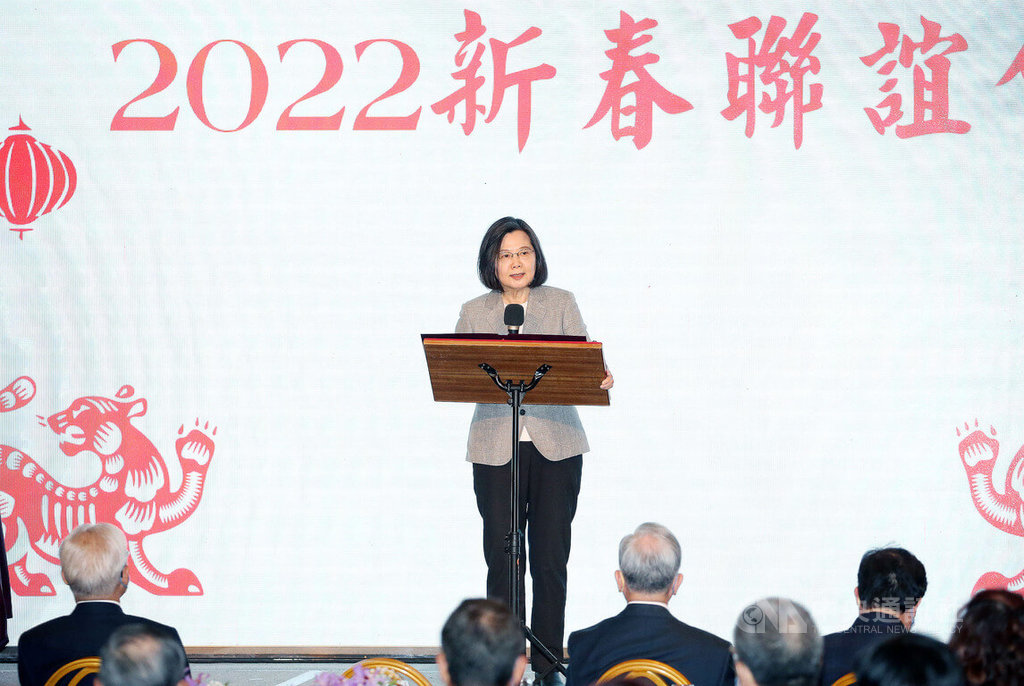 總統蔡英文13日出席「台灣之友會感恩迎新春聯歡之夜」，蔡總統致詞指出，烏克蘭的情形，大家一定有感受到，要保護國家的安全，除了國際的支持外，自己本身也要團結。 圖：中央社提供