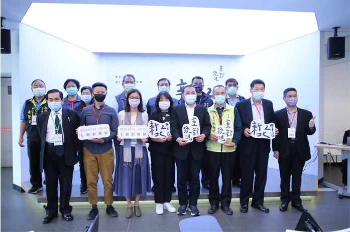 即(14)日起至3月20日於新北市立圖書館總館1樓舉辦「重新發現新北29區」主題影像展活動，侯友宜特別前往開場引言。 圖：新北市民政局提供
