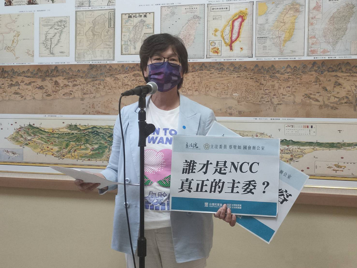 蔡壁如今天召開記者會，質疑有政治力介入鏡電視。 圖：蔡壁如國會辦公室 / 提供