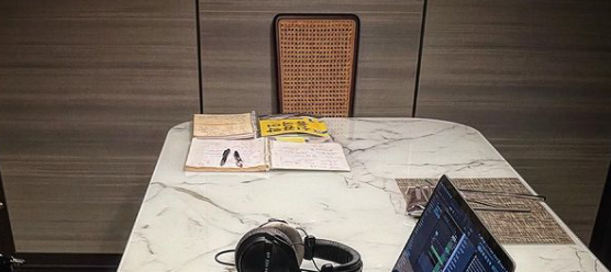 具俊曄正在閱讀《신공략 중국어1，中文新功略1》。 圖：翻攝自具俊曄IG