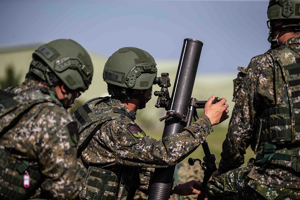 召員依程序要領，完成訓練模擬彈射擊。 圖：軍聞社提供