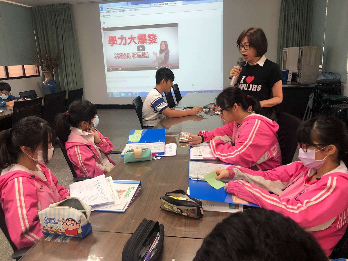 新埔國中學生運用學力大爆發影片衝刺（資料照）。 圖：新北市教育局提供