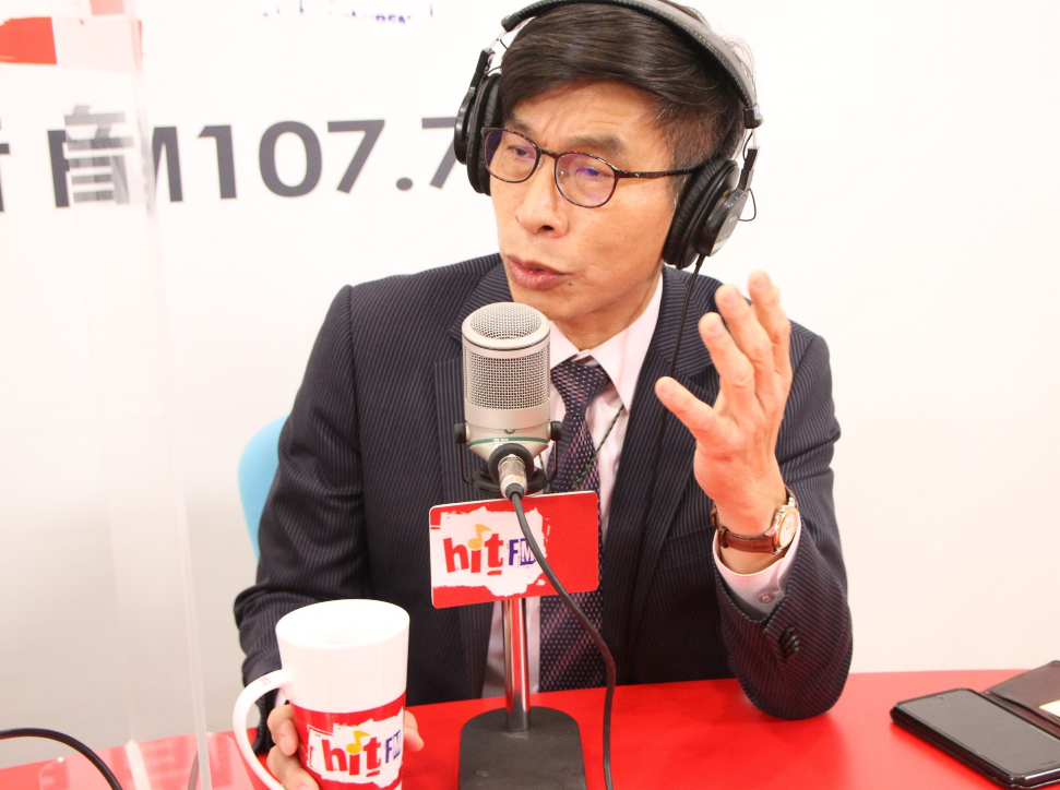 鍾佳濱批對手財大氣粗、花錢如流水。 圖：Hit Fm《嗆新聞》製作單位提供