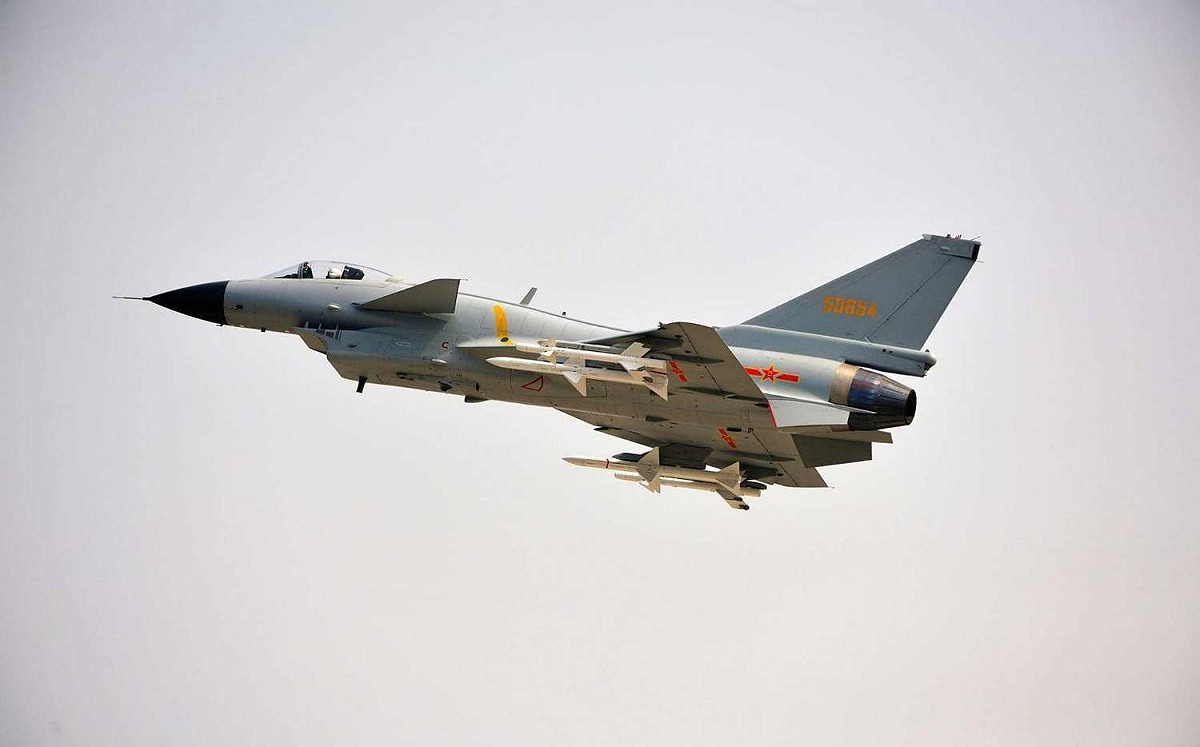 中共25機艦擾台 10共機穿中線進我空域 距鵝鑾鼻僅40浬