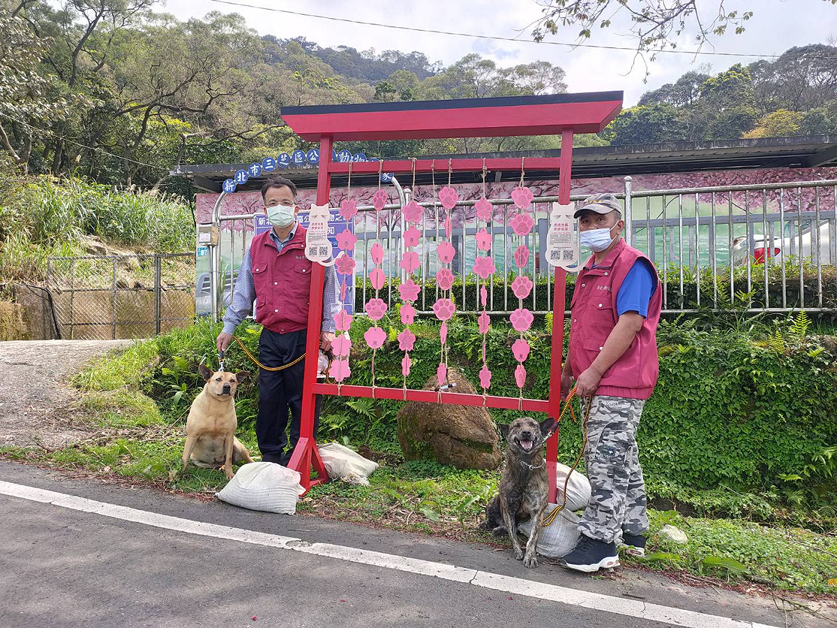 歡迎民眾前來書寫祈福卡。 圖：新北市動保處提供