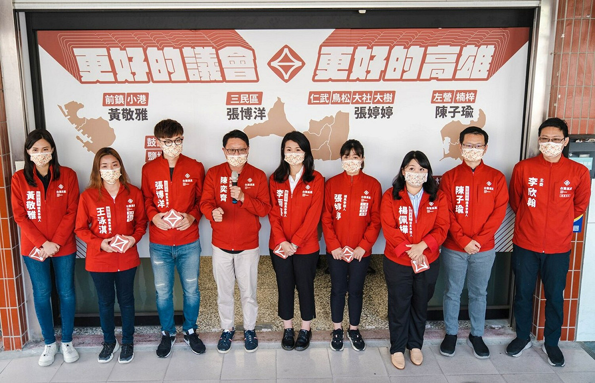 陳奕齊(左四)一一介紹7位參選人。 圖：台灣基進提供