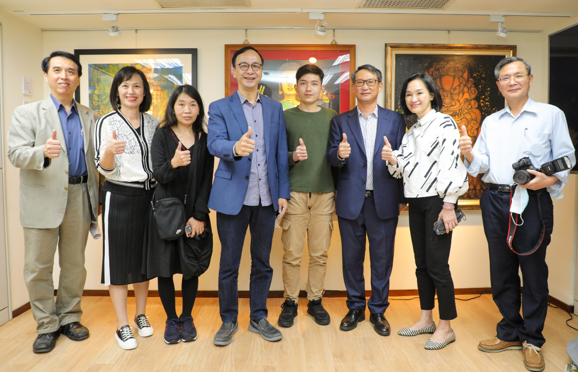 朱立倫今天出席智庫舉辦的「青年人才培育-魏廷亘微型畫展」記者會。 圖:國民黨提供