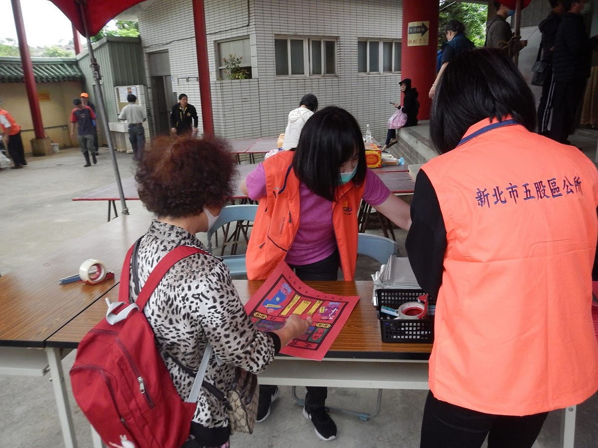 新北清明服務3/19啟動，有140個服務站、提供27條接駁車路線，提醒民眾提早分流掃墓。 圖：新北市民政局/提供
