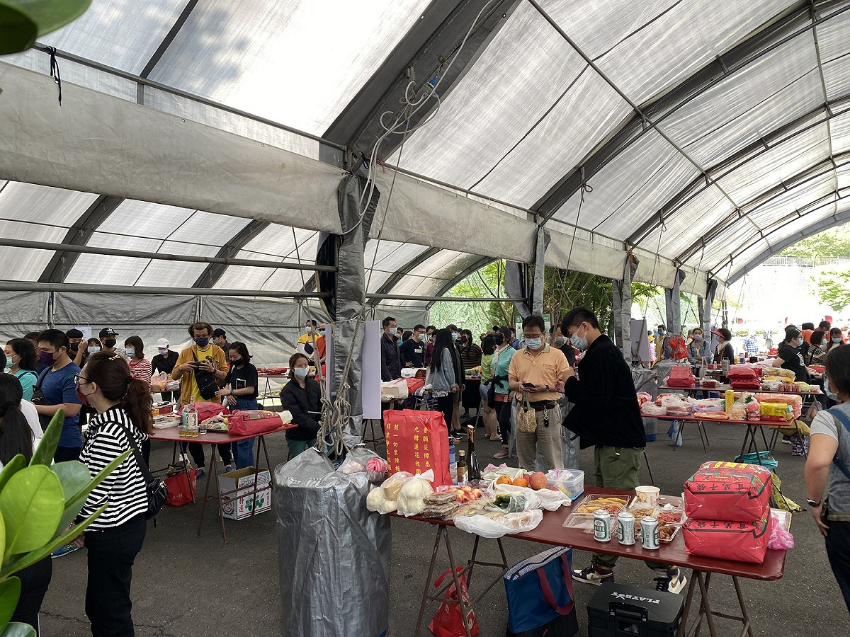 新北市軍人忠靈祠清明服務將提供免費接駁專車且進行交通管制。 圖：新北市民政局/提供