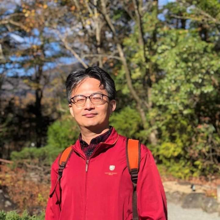 精神科醫師蘇偉碩表示高雄市政公共服務與治理能力一再退化，點名柯文哲當選高雄市長，嗆陳其邁就算再當四年還是做不到。 圖:翻攝自蘇偉碩臉書