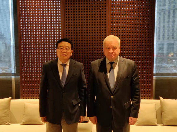 中國外交部涉外安全事務專員程國平17日與俄羅斯駐北京大使傑尼索夫（Andrey Ivanovich Denisov）會面。 圖:中國外交部