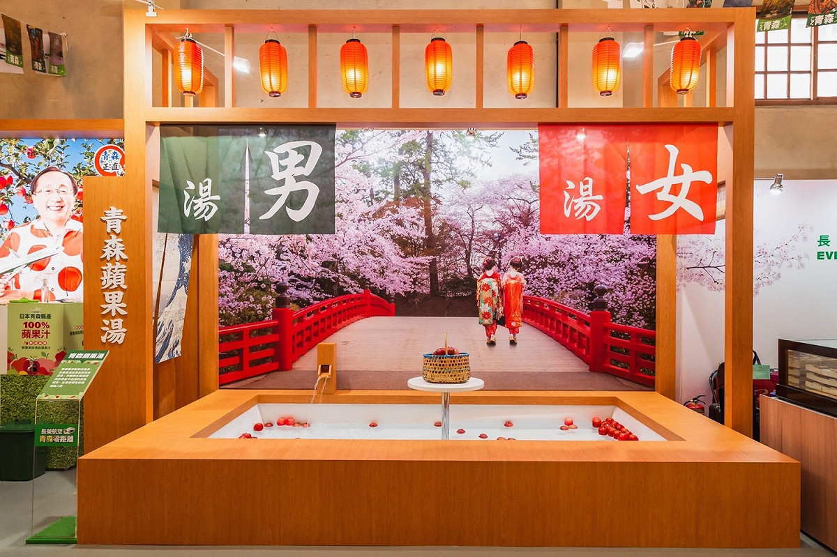 長榮航空與日本青山縣合作，打造零距離特展。 圖：長榮航空／提供