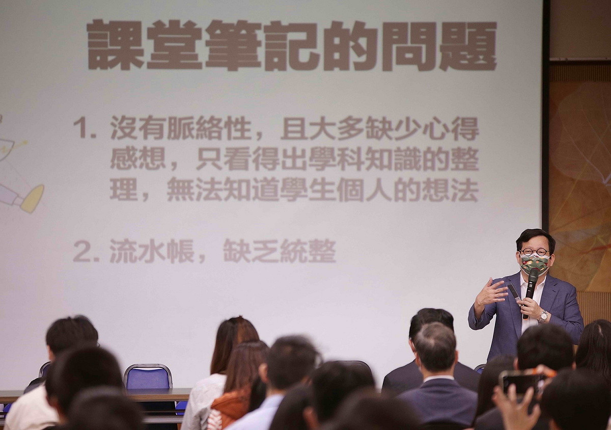 林國明教授以大學的角度分享對高中生學習歷程檔案的期待。 圖：新北市教育局提供