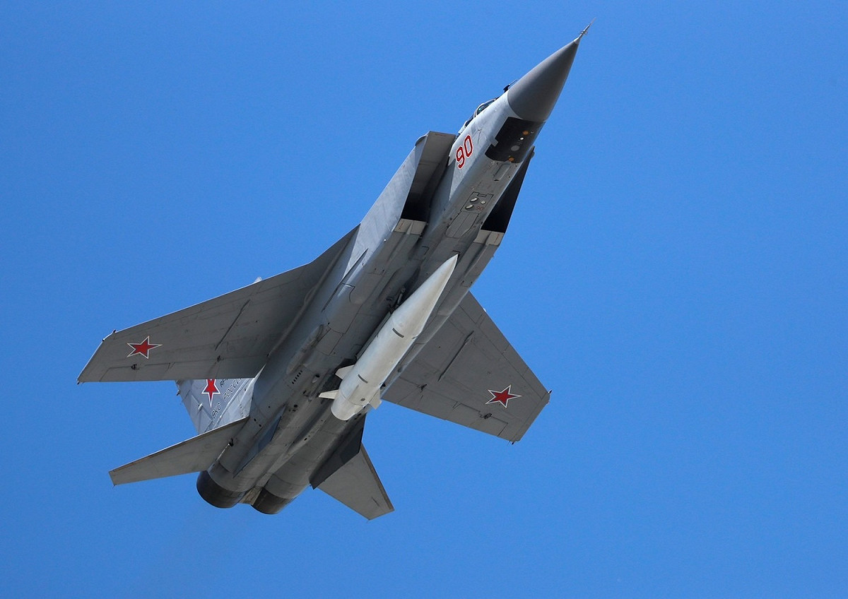 掛載「匕首」（Kinzhal）高超音速飛彈的米格-31（MiG-31）戰鬥機。 圖：達志影像／美聯社（資料照）