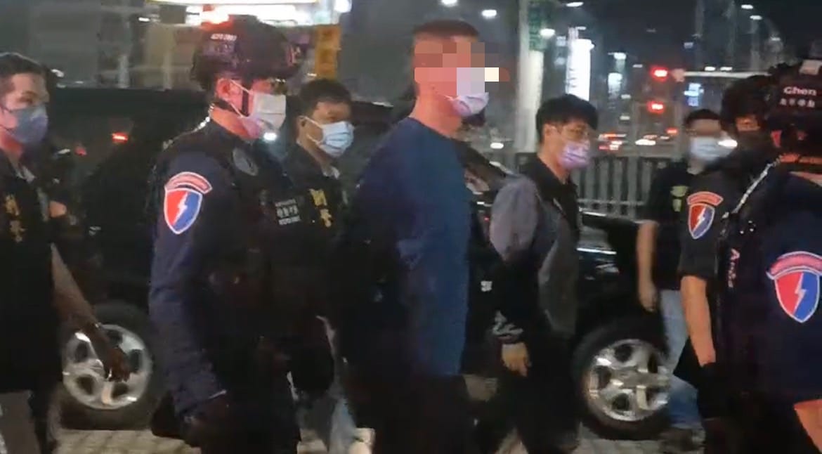 高市警方將開槍傷人的許嫌逮捕到案。 圖：高市警新興分局提供