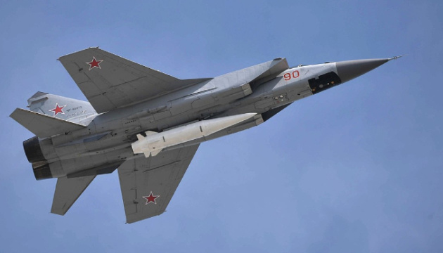 俄羅斯MiG-31K搭載Kh-47M2「匕首」(Kinzhal)高超音速導彈。