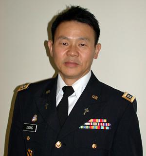 根據《華盛頓郵報》，熊焱（右）參選國會議員遭中共派特務欲暴力阻止。 圖：翻攝自維基百科