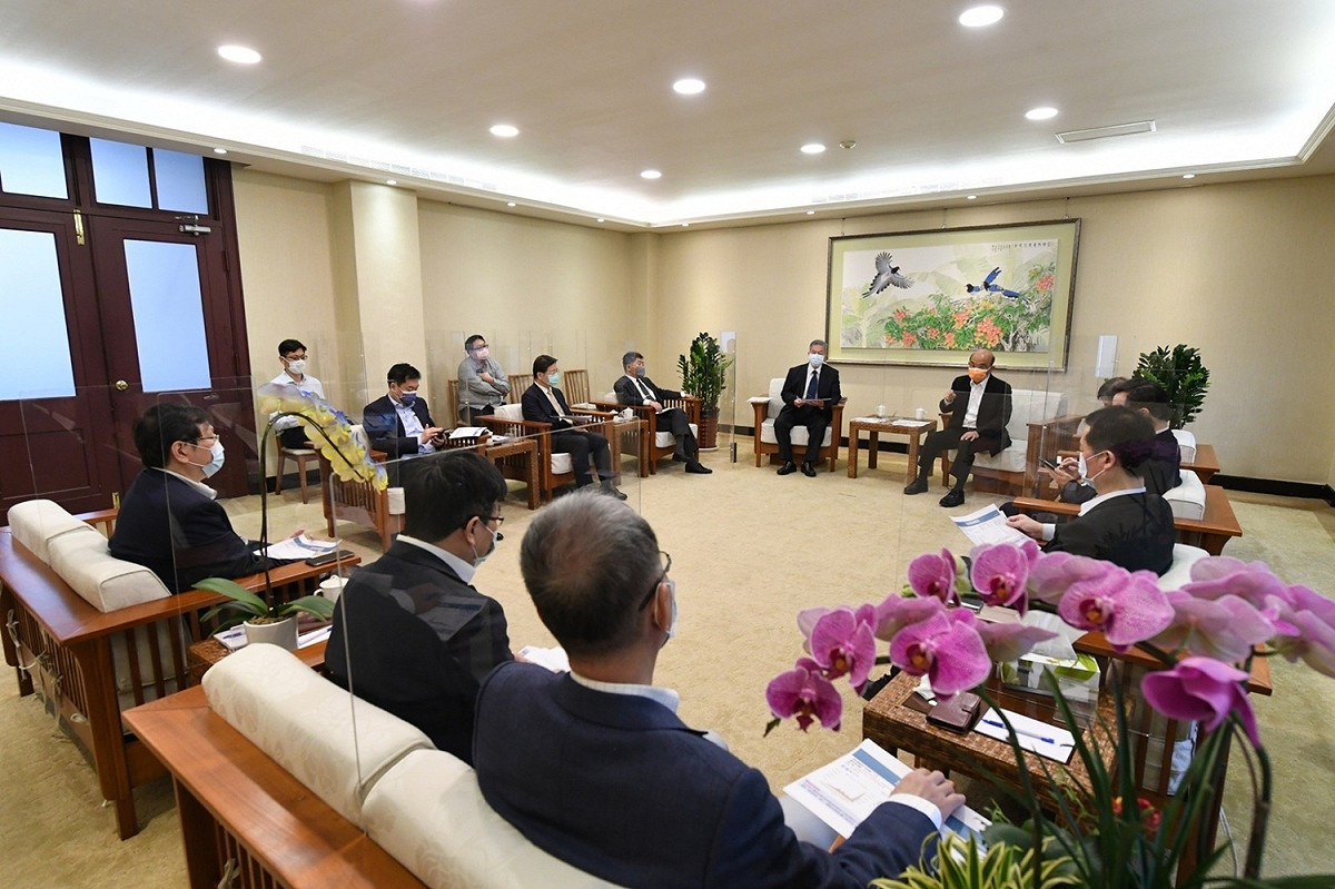 行政院長蘇貞昌21日主持擴大防疫會議。 圖：行政院提供