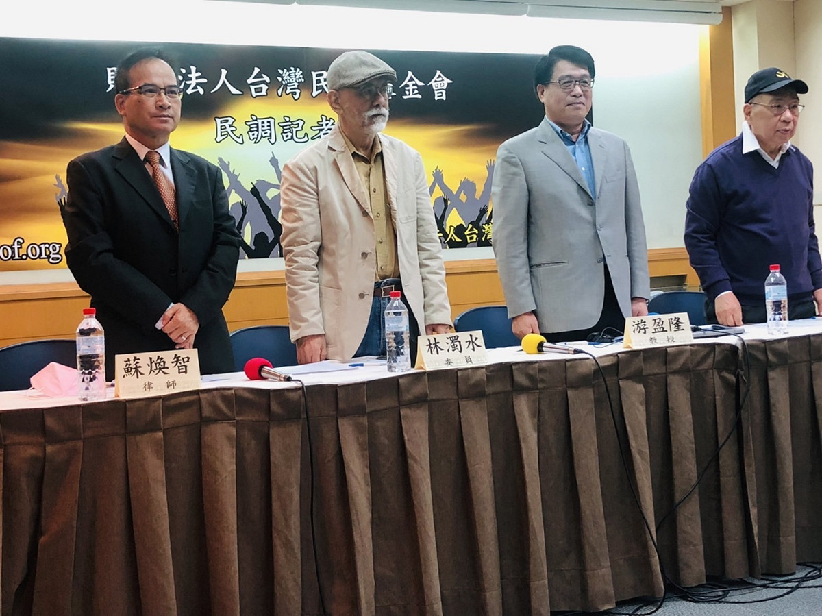 財團法人台灣民意基金會今（22）天舉行三月民調發表會，主題是「俄烏戰爭、兩岸危機與台灣民主」，由基金會董事長游盈隆主持，並邀請丁庭宇、林濁水、蘇煥智等三位知名學者專家與談。 圖：謝莉慧/攝