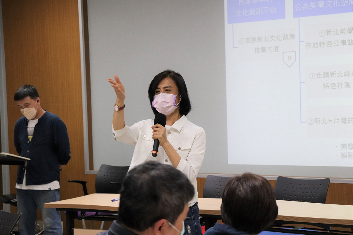 于玟於美學城市願景工作坊與民眾互動和對談。 圖：新北市文化局提供