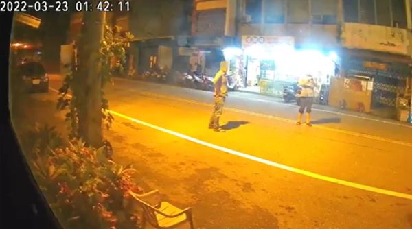 23日深夜4起地震讓不少花蓮人逃出家門不敢回家。 圖：翻攝花蓮人臉書社團