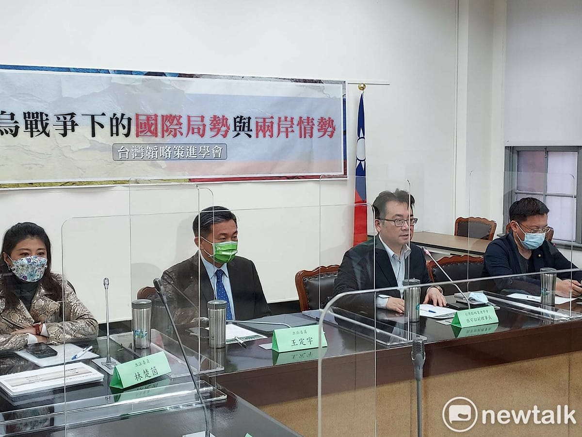 台灣韜略策進學會今舉辦「俄烏戰爭下的國際局勢與兩岸情勢」座談會。 圖：陳佩君／攝