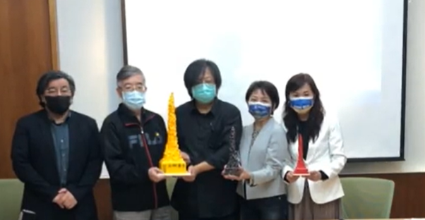 華人民主書院21日宣布「撐民主、敬自由，恥辱柱3D重建群眾募款計劃」。 圖：擷自華人民主書院臉書直播