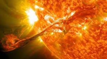 太陽冠狀物質拋射，險些直撞地球。 圖 : 翻攝自維基百科