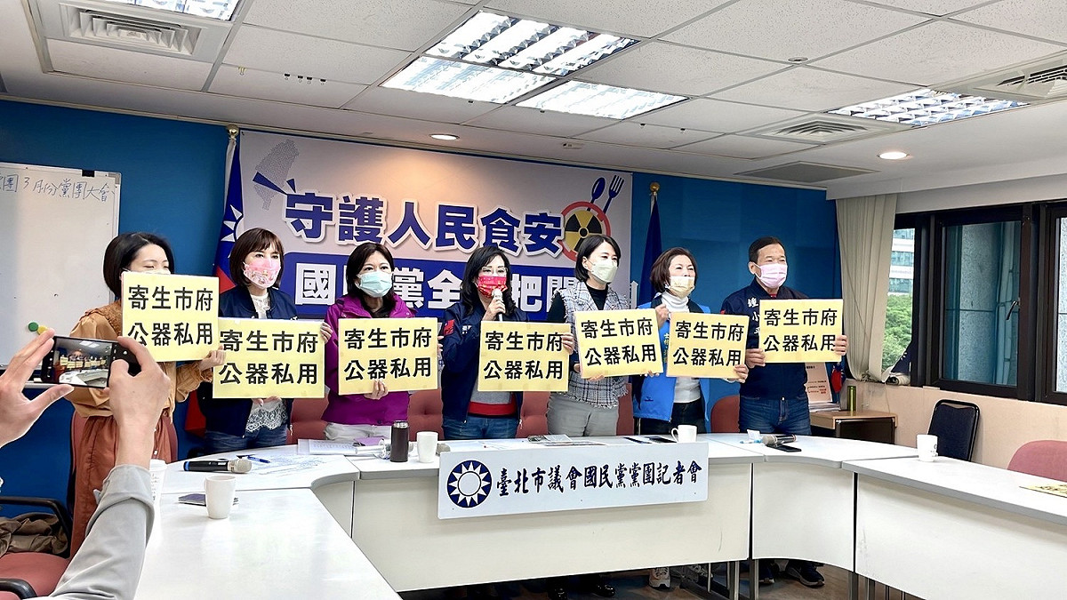 台北市議會國民黨團指控北市勞動局長陳信瑜上班時間幫副市長黃珊珊競選。 圖：王欣儀辦公室 / 提供