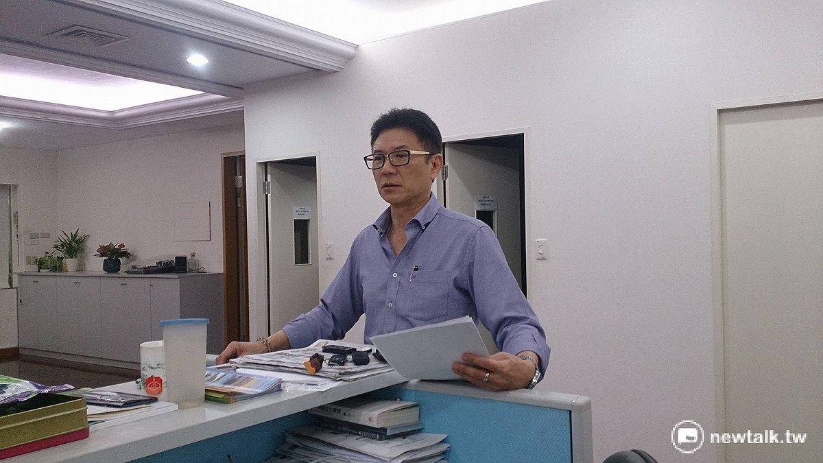 行政院副院長杜紫軍11日裁示各部會更新包括國民年金、電力供應、防疫、防汛等17個議題的交接簡報資料，於彙整後預定週五(15日)送交至民進黨中央黨部。 圖：邱珮文/攝