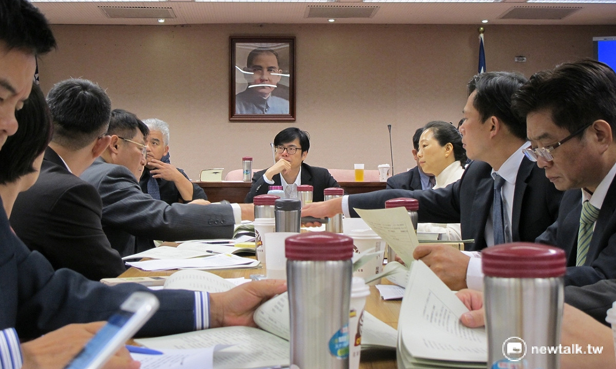 立法院內政委員會11日進行選舉罷免法修正案審議。 圖：林朝億/攝