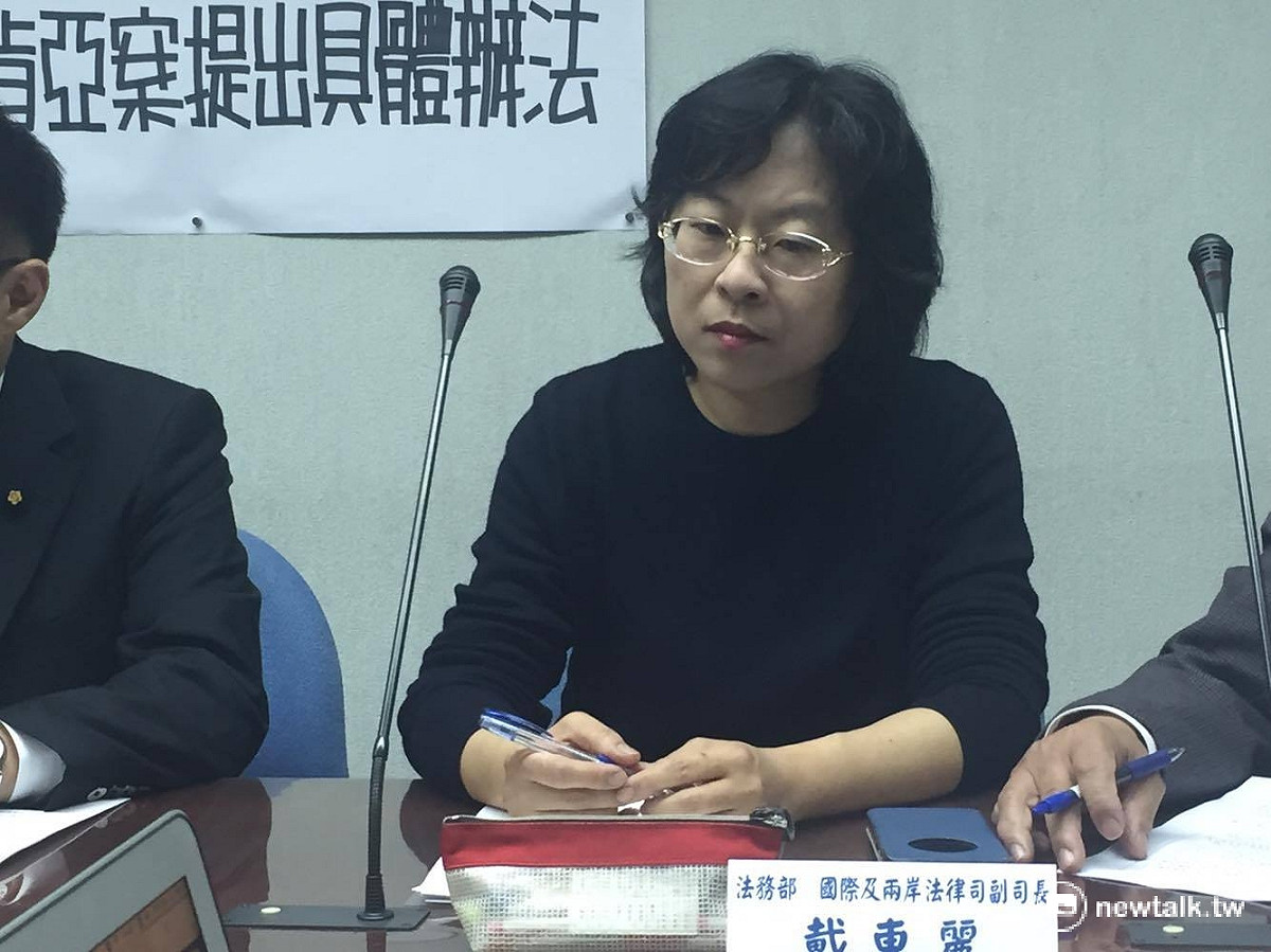 法務部國際及兩岸法律司副司長戴東麗11日針對「肯亞遣送爭議」表示，已經積極取得中方回應，不過聯繫窗口並非偵辦案件的單位，所以中國方面回應「還正在了解狀況中」。 圖：鄭佑漢/攝